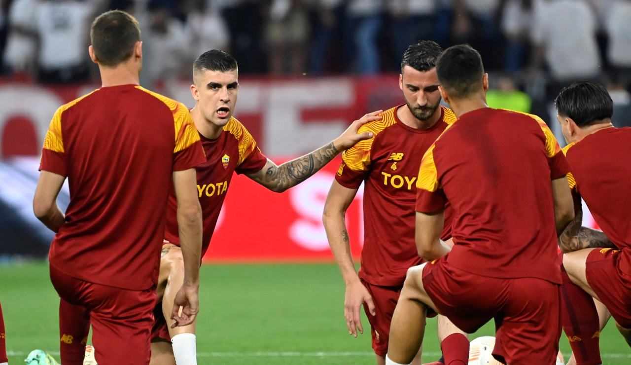 I giocatori della Roma durante il riscaldamento pre partita - Foto ANSA - Ilromanista.it