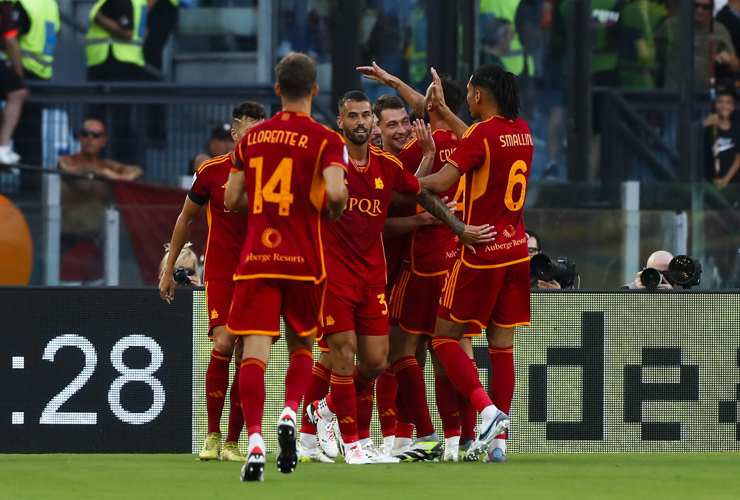 I giocatori della Roma festeggiano un goal - Foto ANSA - Ilromanista.it