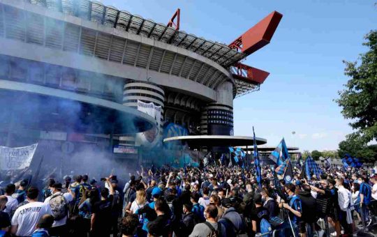 Tifosi dell'Inter fuori dallo stadio