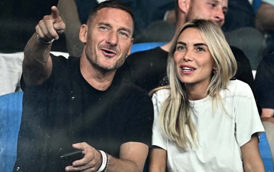 Francesco Totti e la sua fidanzata Noemi - Foto ANSA - Ilromanista.it