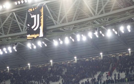 Lo stemma della Juventus all'Allianz Stadium - Foto ANSA - Ilromanista.it