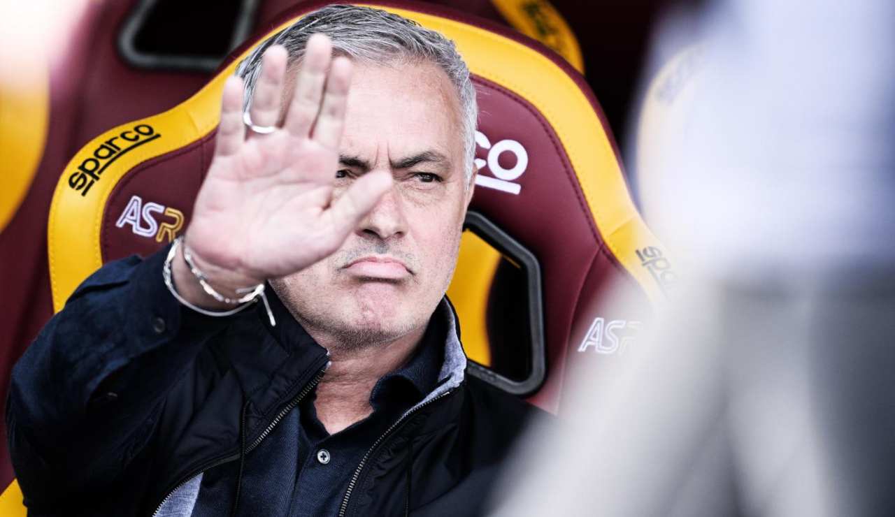 Mourinho respira aliviado no meio-campo |  Alteramos o registro com sua inserção