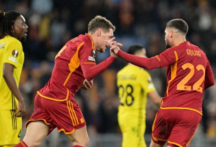 Belotti esulta dopo il gol insieme ad Aouar - Lapresse - ilromanista.it