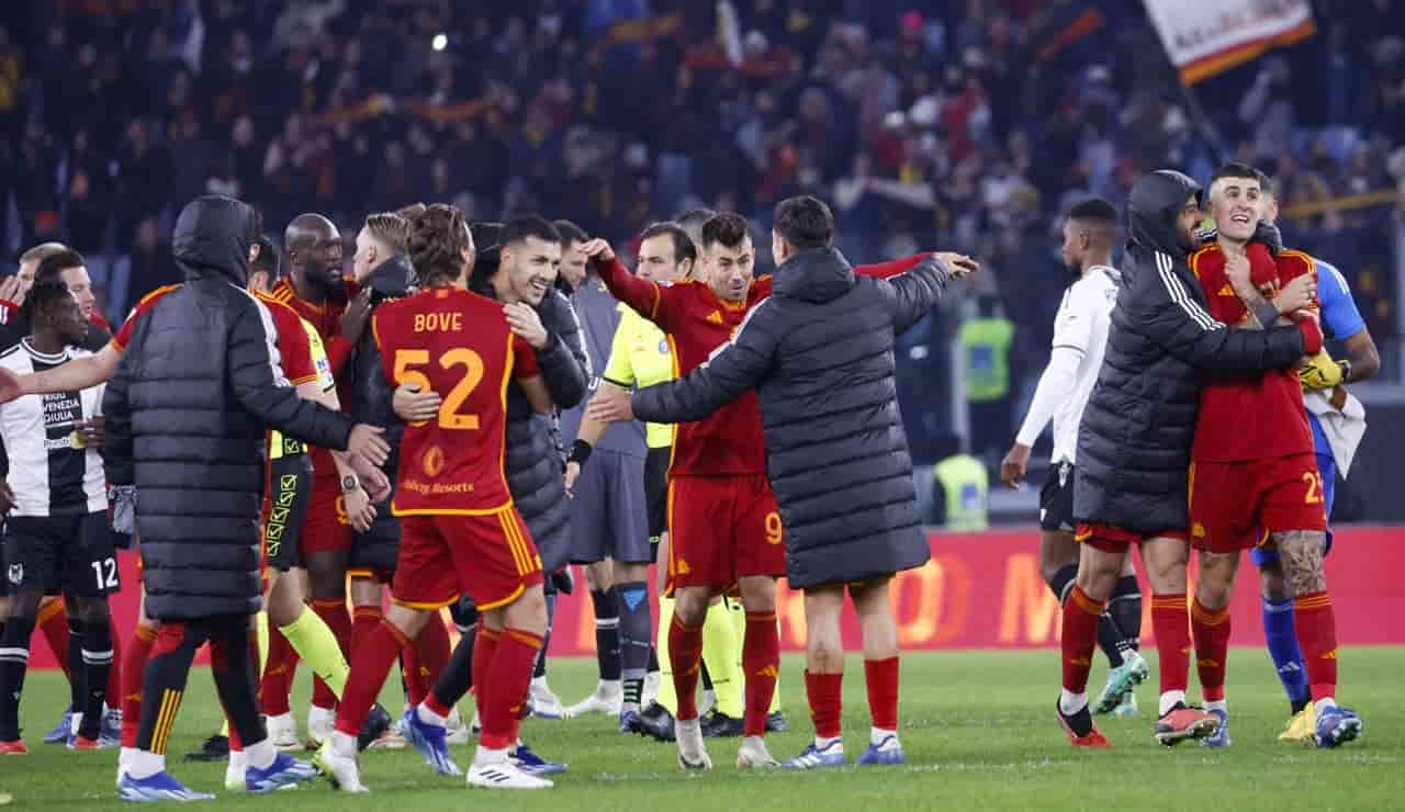 La Roma festeggia una vittoria a fine partita - Foto ANSA - Ilromanista.it