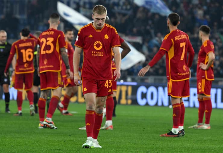 La delusione della Roma dopo la sconfitta nel derby di Coppa Italia - Foto ANSA - Ilromanista.it