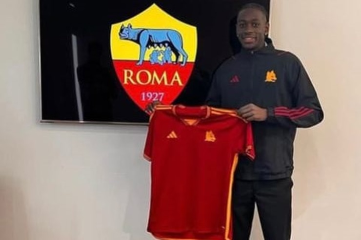 Mohamed Seck al momento della firma con la Roma - Foto profilo Instagram del giocatore - Ilromanista.it