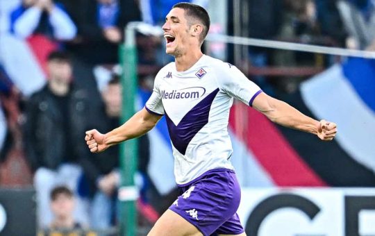 Milenkovic con la maglia della Fiorentina - Foto ANSA - Ilromanista.it