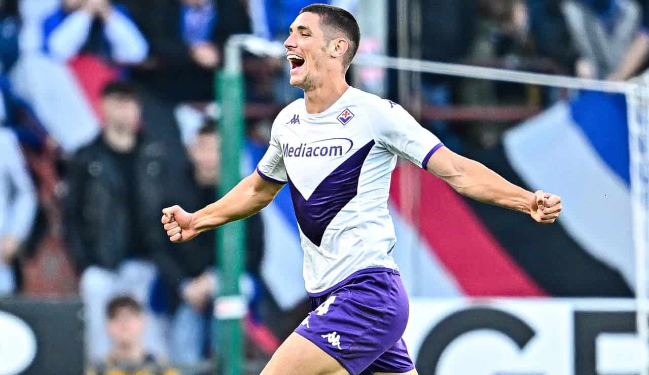 Milenkovic con la maglia della Fiorentina - Foto ANSA - Ilromanista.it