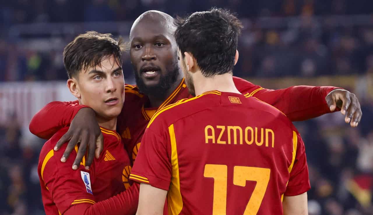 Azmoun, Paulo Dybala e Romelu Lukaku con la maglia della Roma - Foto ANSA - Ilromanista.it