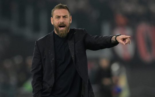 Daniele De Rossi a bordo campo - Foto Lapresse - Ilromanista.it