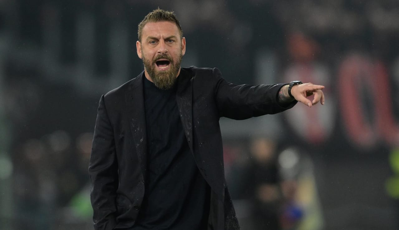 Daniele De Rossi a bordo campo - Foto Lapresse - Ilromanista.it