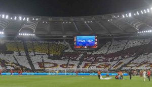 La curva della Roma prima del match contro il Milan in Europa League - Foto Lapresse - Ilromanista.it