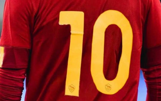 La maglia numero 10 della Roma - Facebook - Ilromanista.it