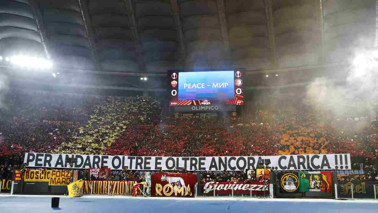 La carica dei tifosi della Roma - ANSA - Ilromanista.it