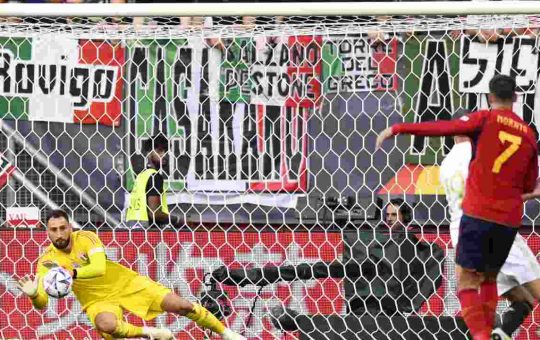 Donnarumma in azione - Lapresse - Ilromanista.it