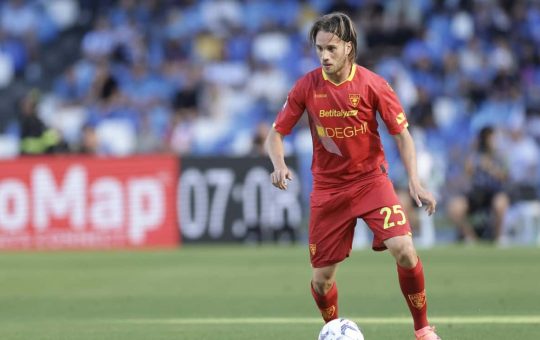 Gallo in campo con la maglia del Lecce - Foto Lapresse - Ilromanista.it