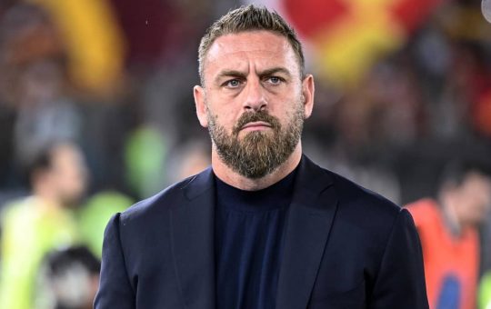 L'allenatore della Roma Daniele De Rossi a bordo campo - Foto ANSA - Ilromanista.it