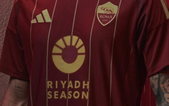 Nuova maglia della Roma - Foto dal profilo Facebook del club - Ilromanista.it