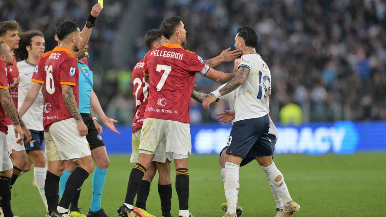 Momenti di tensione durante l'ultimo derby di Roma - Lapresse - Ilromanista.it