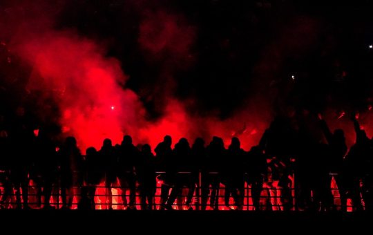 I tifosi rossoneri protestano in curva - Foto Lapresse - Ilromanista.it