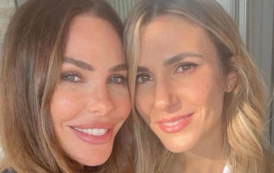 Ilary Blasi con la sorella - Facebook - Ilromanista.it