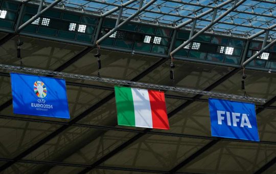 La bandiera italiana - Lapresse - Ilromanista.it