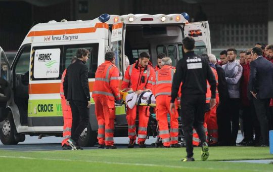 Ambulanza in campo per i primi soccorsi - Lapresse - Ilromanista.it