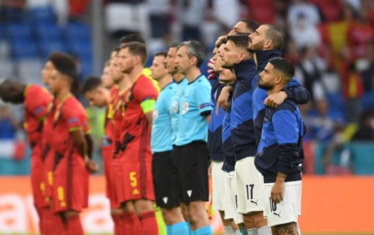I giocatori di Italia e Belgio schierati prima del calcio d'inizio - X - Ilromanista.it