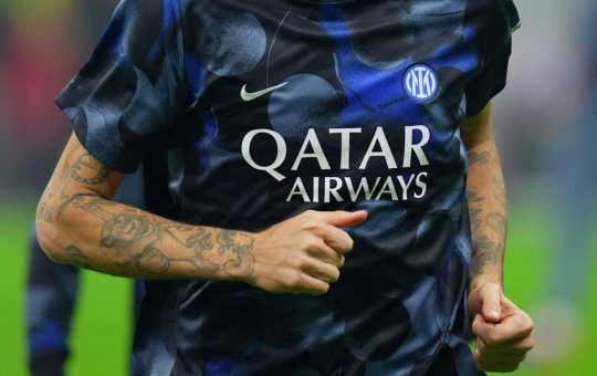 Il giocatore dell'Inter si riscalda - Foto Lapresse - Ilromanista.it