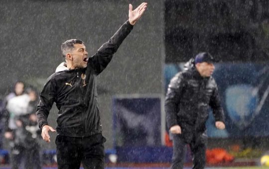 Sergio Conceição sotto il diluvio - Lapresse - Ilromanista.it