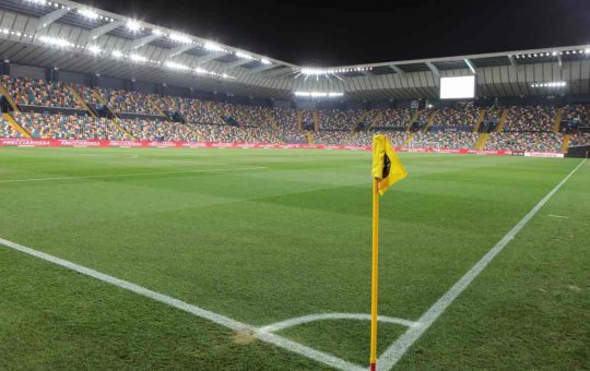 Un campo da calcio - Lapresse - Ilromanista.it