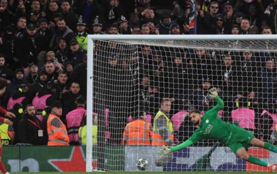 Gigio Donnarumma para il rigore decisivo - Facebook - Ilromanista.it
