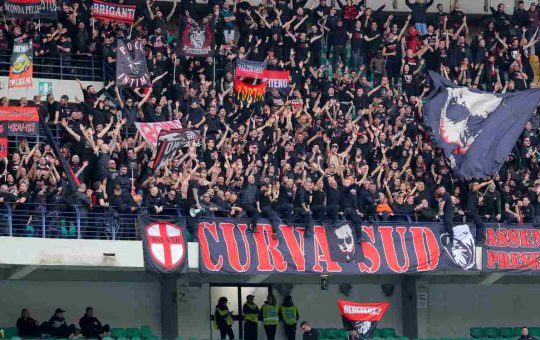 La Curva Sud sostiene il Milan - Lapresse - Ilromanista.it