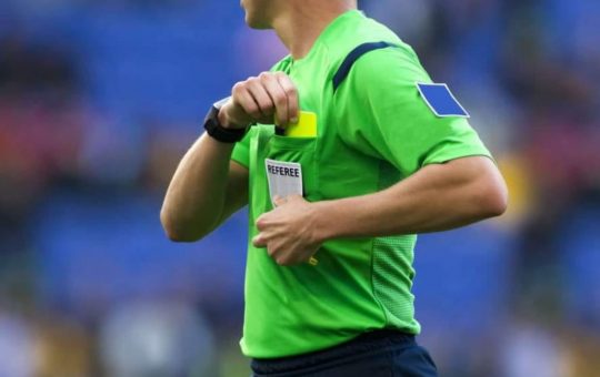 La decisione dell'arbitro - Facebook - Ilromanista.it