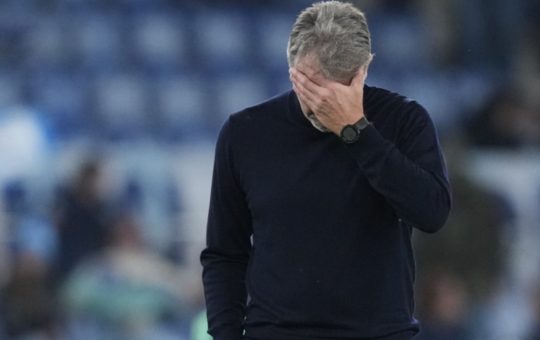 Il tecnico della Lazio è sotto accusa