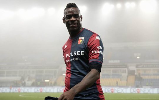 Mario Balotelli con la maglia del Genoa - Lapresse - Ilromanista.it
