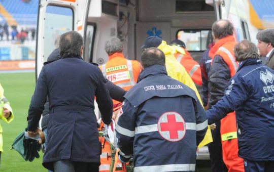 Ambulanza in campo - Lapresse - Ilromanista.it