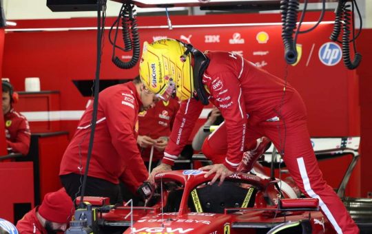 Problemi seri per Hamilton alla Ferrari