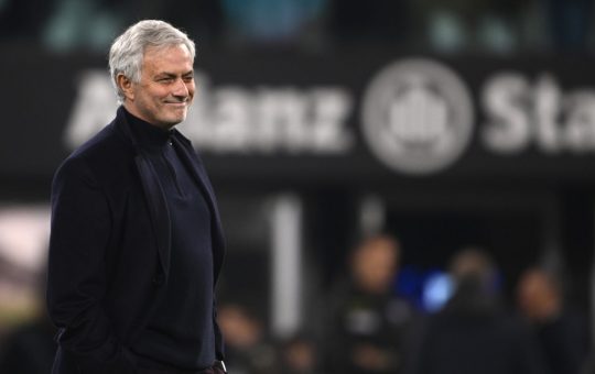 Josè Mourinho in panchina - Foto Lapresse - Ilromanista.it