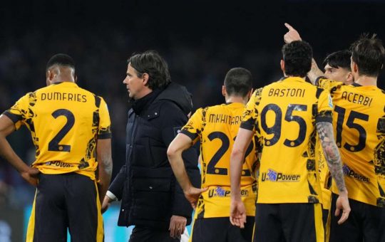 Simone Inzaghi insieme ai suoi calciatori - Lapresse - Ilromanista.it