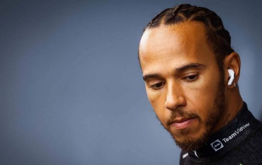 Lo sconforto di Lewis Hamilton