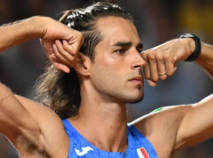 Gianmarco Tamberi mostra i muscoli - Facebook - Ilromanista.it