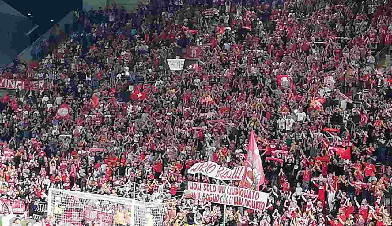 I tifosi allo stadio - Facebook - Ilromanista.it