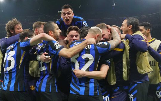 L'Inter festeggia la vittoria contro il Barcellona - Foto Lapresse - Ilromanista.it