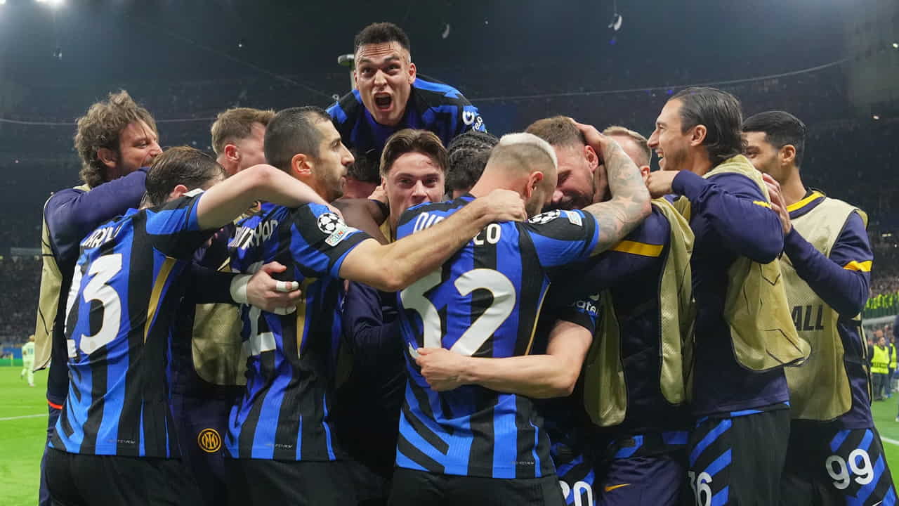 L'Inter festeggia la vittoria contro il Barcellona - Foto Lapresse - Ilromanista.it