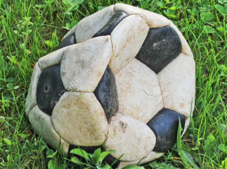 Pallone sgonfio - Fonte X - ilromanista.it