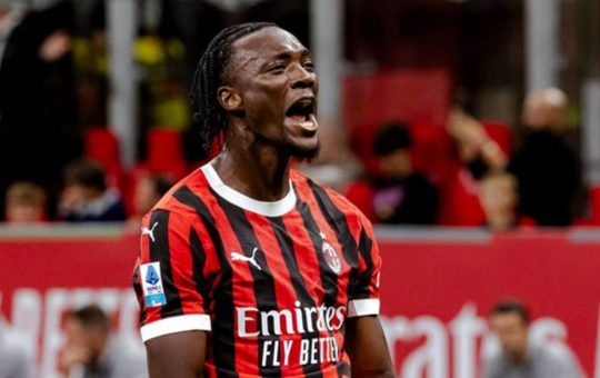 Tammy Abraham con la maglia del Milan - Facebook - Ilromanista.it