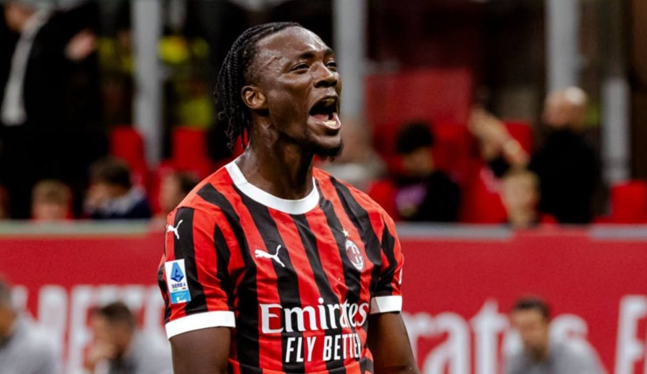 Tammy Abraham con la maglia del Milan - Facebook - Ilromanista.it