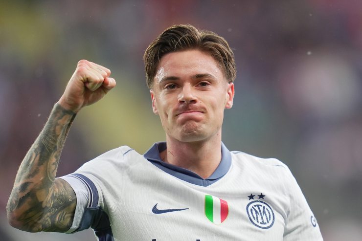 Tutta la soddisfazione di Nicola Zalewski con la maglia dell'Inter - Lapresse - Ilromanista.it