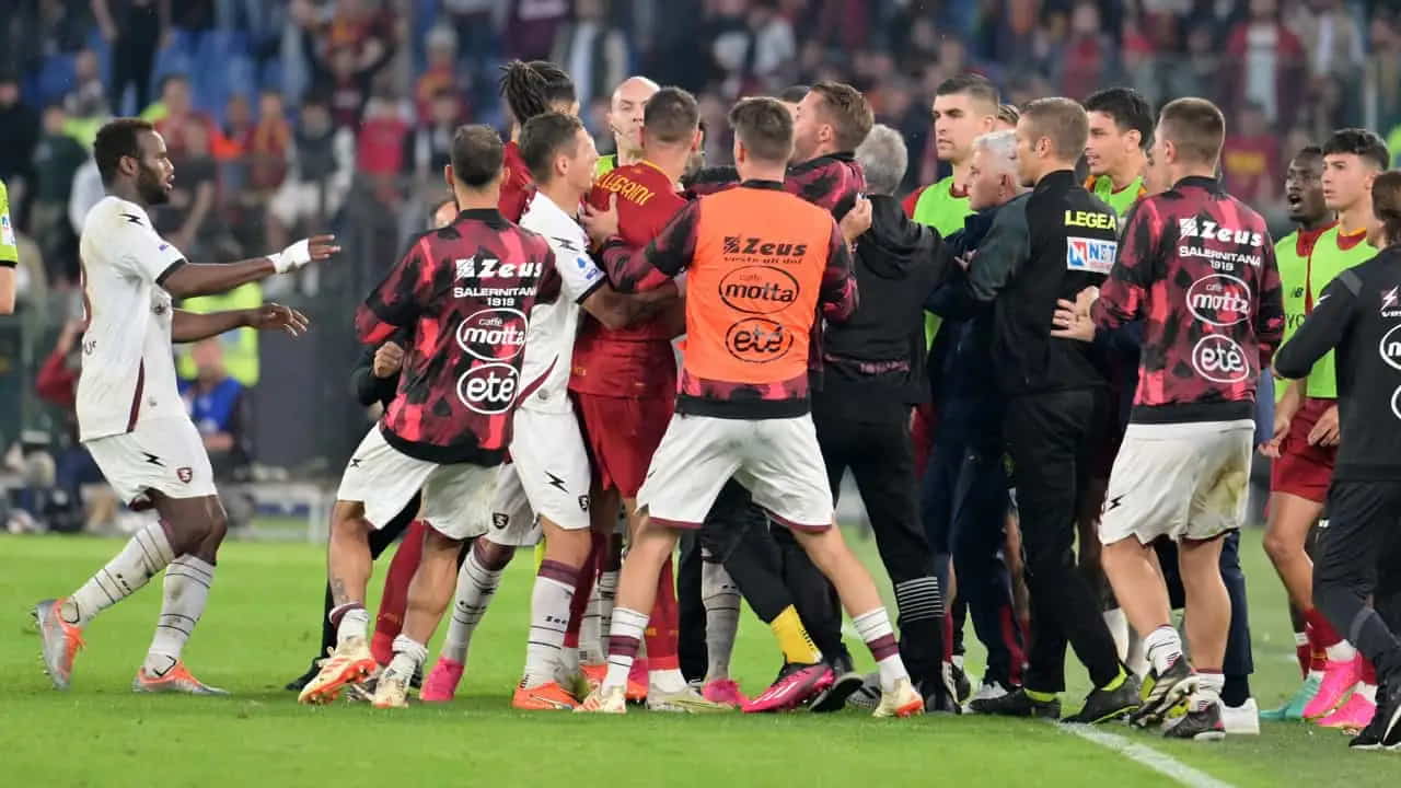 Una rissa in serie A - Foto Lapresse - Ilromanista.it
